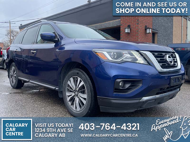 Used SUV 2017 Nissan Pathfinder Blue for sale in Calgary